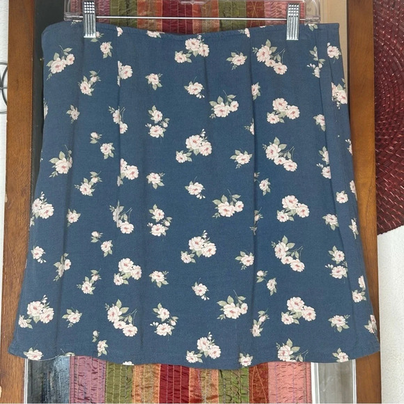 American Eagle Blue Floral Elastic Waist Lined Skirt size Large - Picture 5 of 5